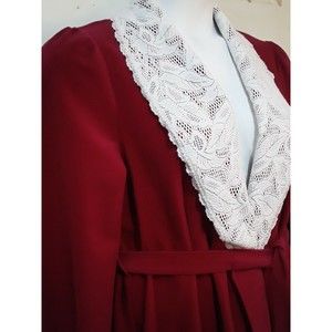Vintage Women's Robe,Vanity Fair Red Velvet Robe White Lace Size 14